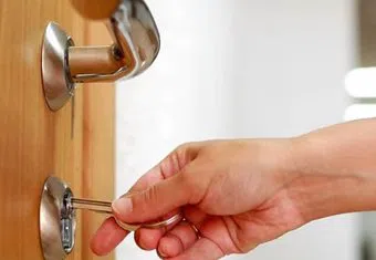 Lock Locksmith Tech Chicago, IL 312-288-7675 logo-image - 24-hour-emergency-locksmith