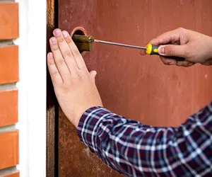 Lock Locksmith Tech Chicago, IL 312-288-7675 - garage-door-locks