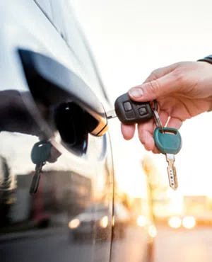 Lock Locksmith Tech Chicago, IL 312-288-7675 - unlock-car